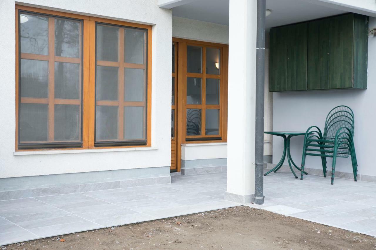 Apartma Spelca Banovci Luaran gambar